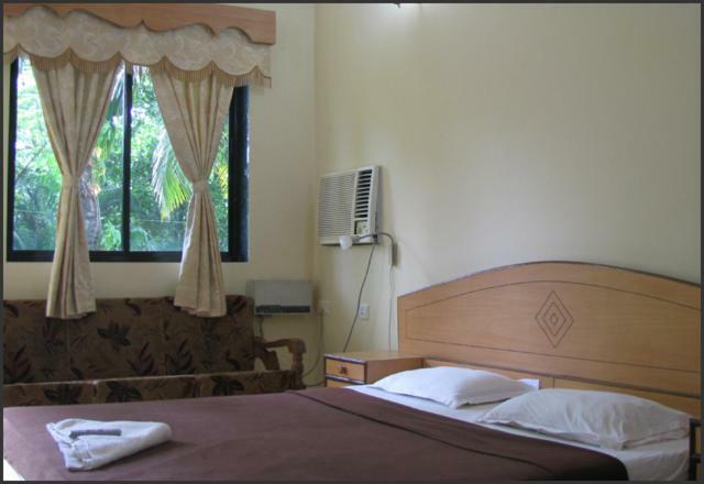Hotel Amigo Plaza à Colva Extérieur photo